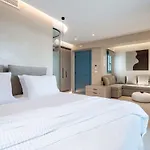 Aura Paros Náusza