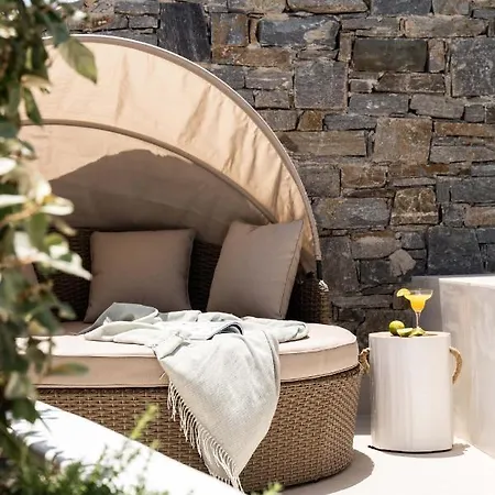 Aura Paros