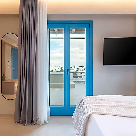 Aura Paros