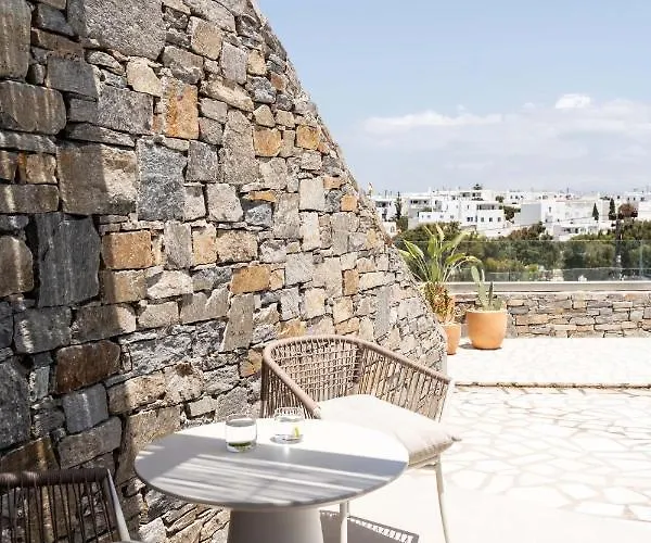 Aura Paros 4* ナウサ