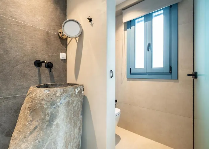 Aura Paros ナウサ